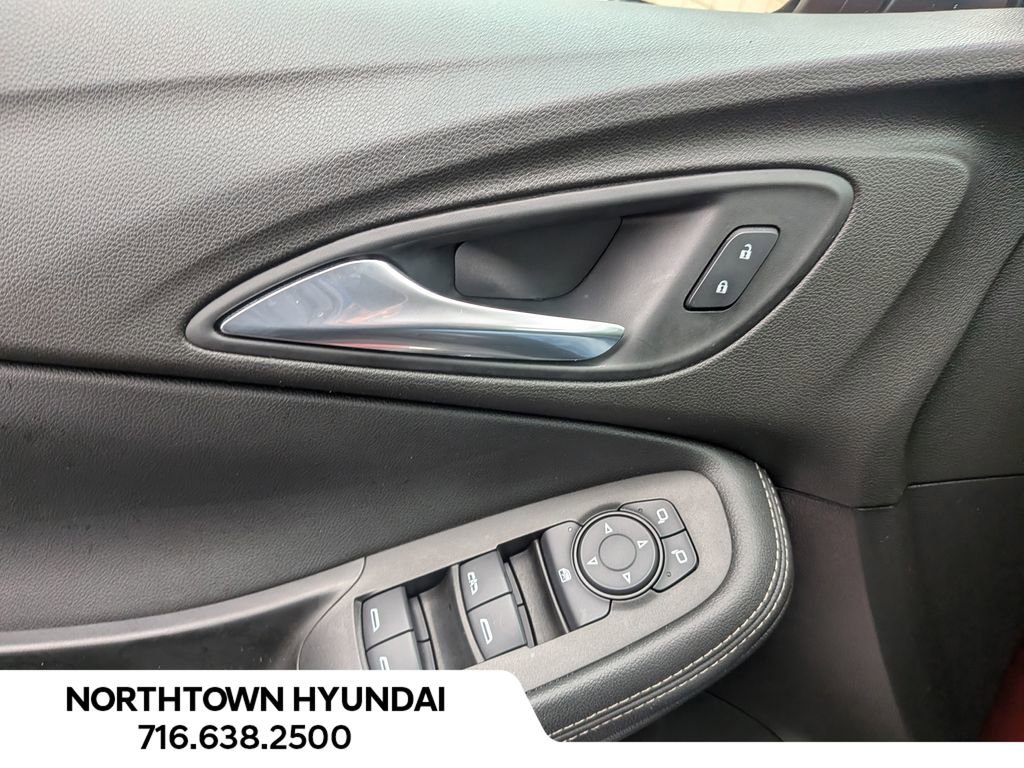 Used 2021 Buick Encore GX Select image 28