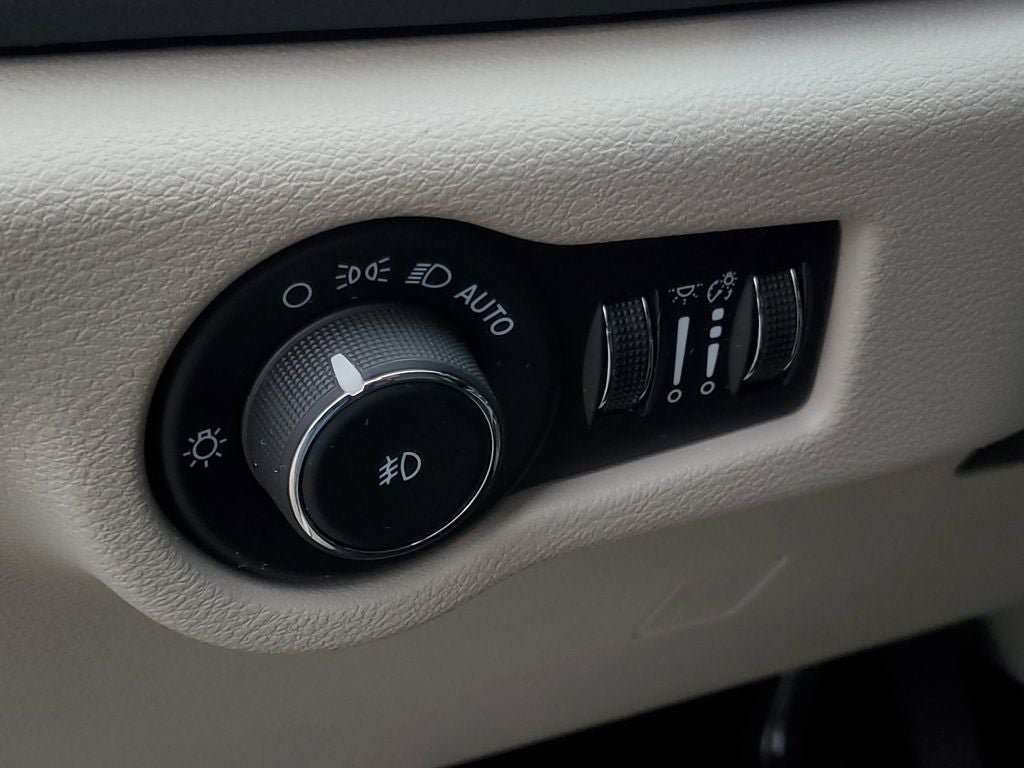 Used 2024 Chrysler Pacifica Touring-L FWD image 15