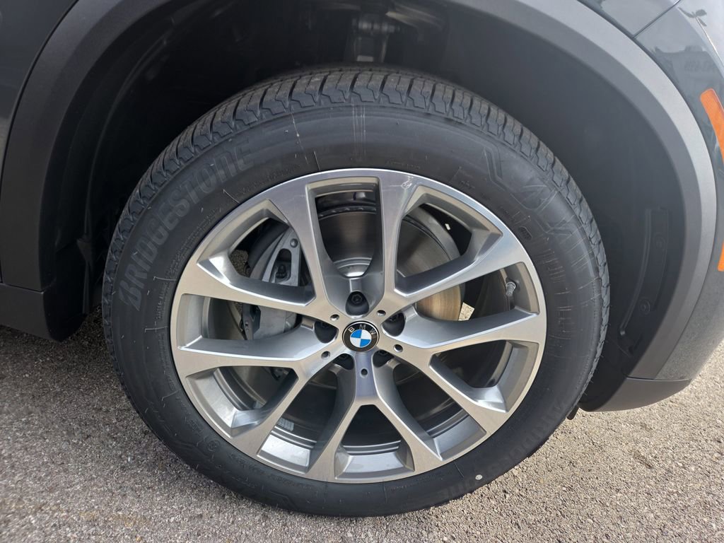 New 2026 BMW X5 xDrive40i w/ Climate Comfort Package image 2