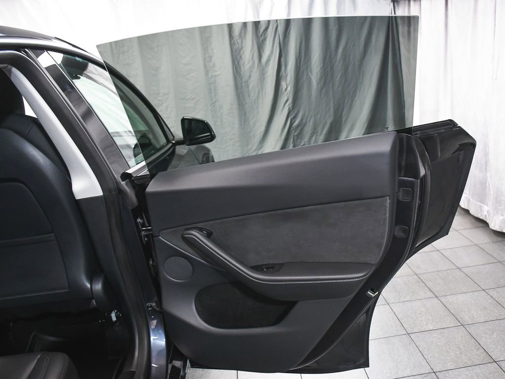 Used 2025 Tesla Model Y Long Range AWD/4WD image 16