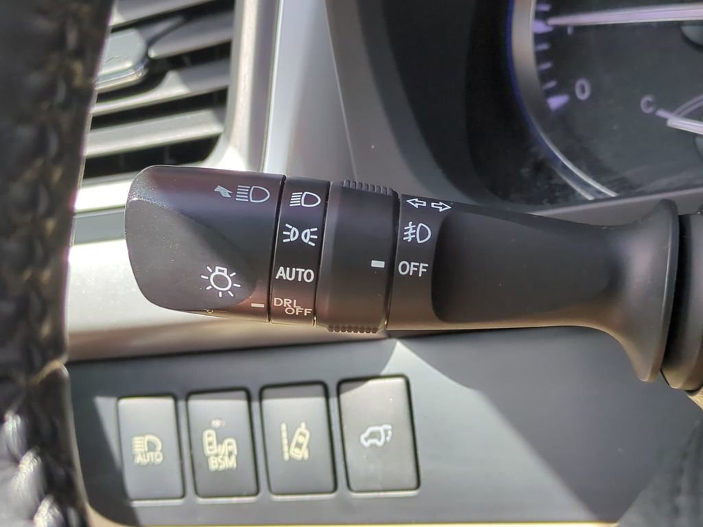 Used 2015 Toyota Highlander Limited w/ Driver Technology Package image 32