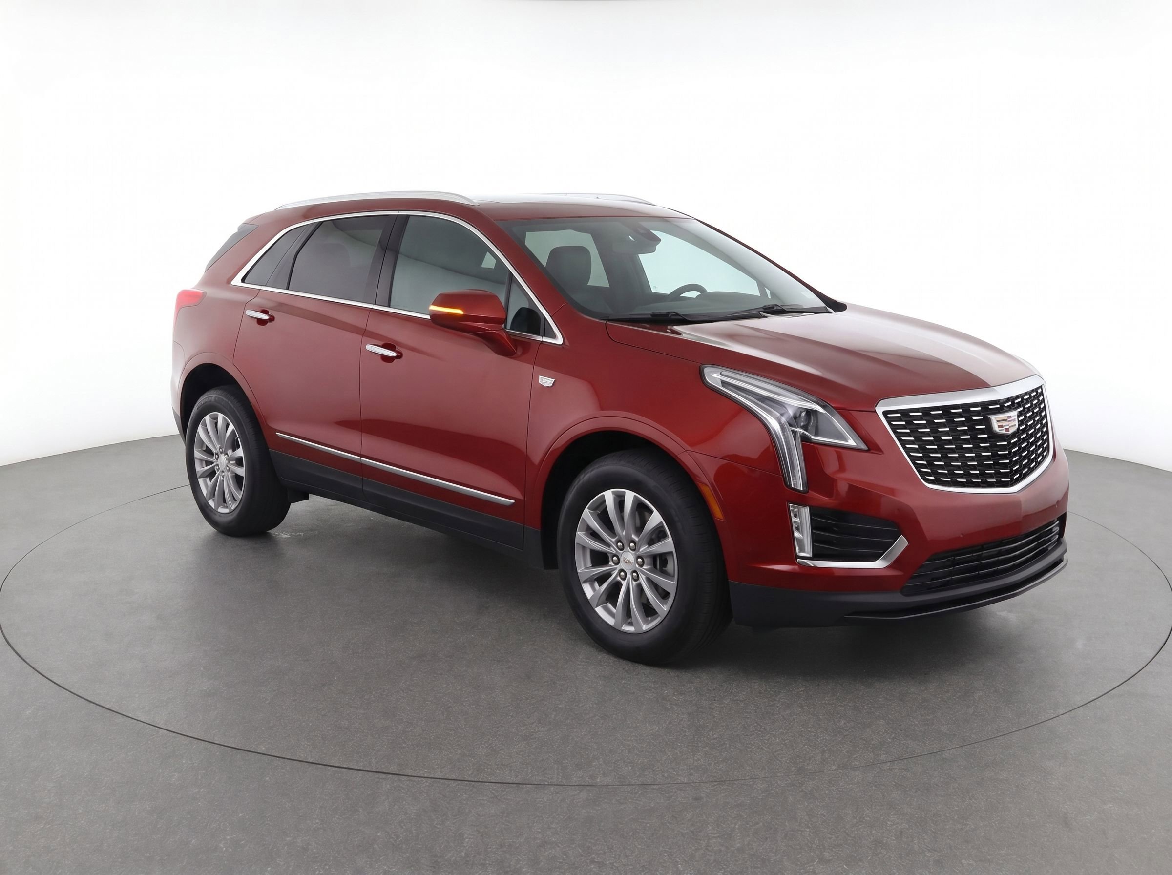 Used 2023 Cadillac XT5 Luxury FWD image 2