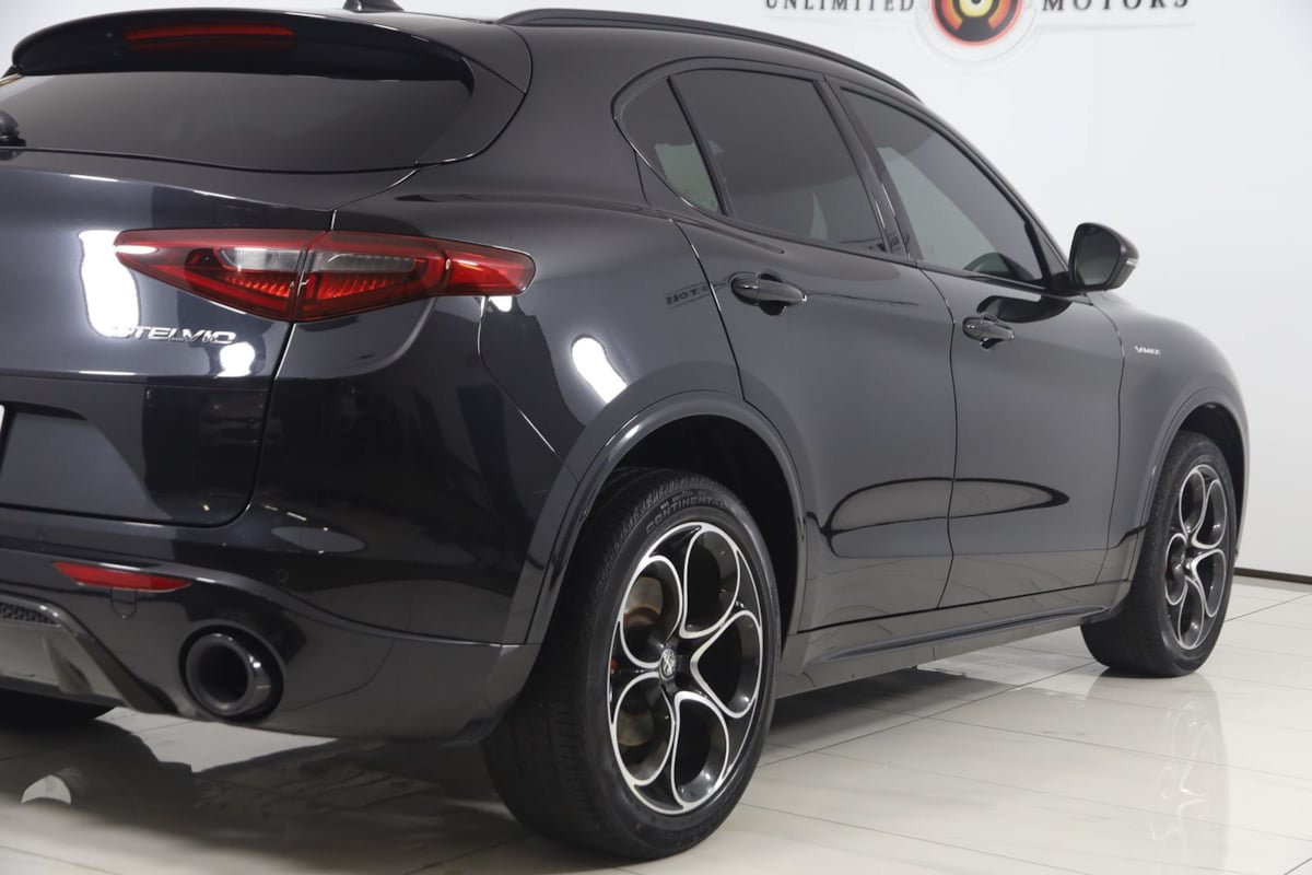 Used 2023 Alfa Romeo Stelvio Veloce AWD/4WD image 43