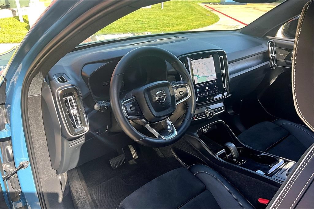 Certified 2023 Volvo C40 P8 Recharge Ultimate w/ Protection Package Premier AWD/4WD image 17
