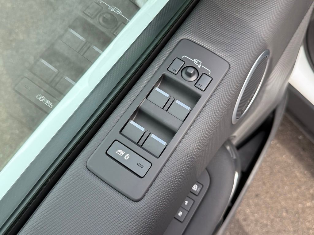 Certified 2025 Land Rover Discovery Dynamic SE AWD/4WD image 16