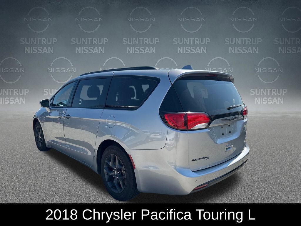 Used 2018 Chrysler Pacifica Touring-L w/ Premium Audio Group image 3