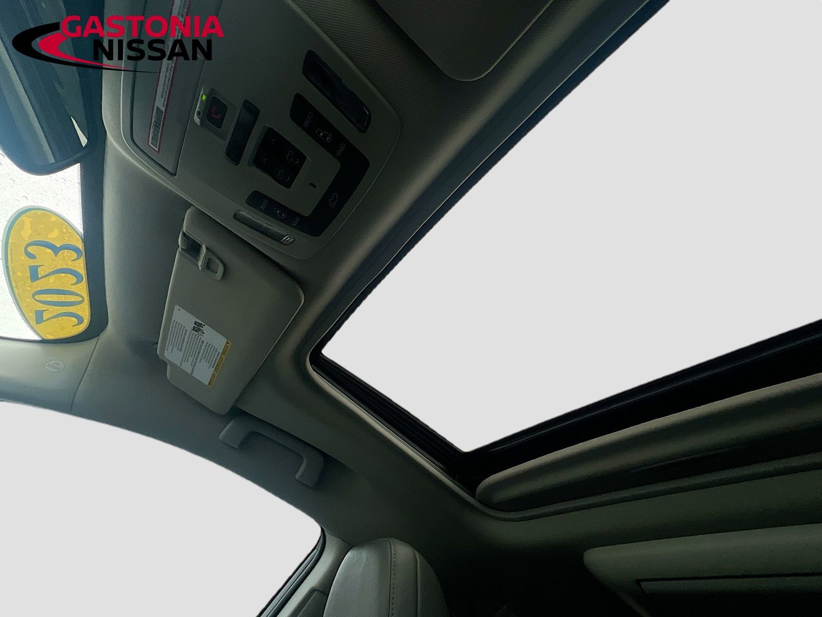 Used 2023 Toyota Sienna Limited image 30