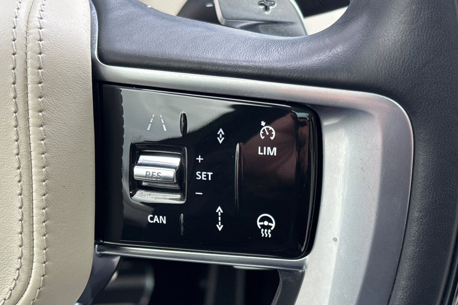 Used 2023 Land Rover Range Rover SE image 29