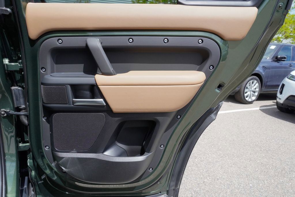 New 2026 Land Rover Defender 130 X-Dynamic SE image 25