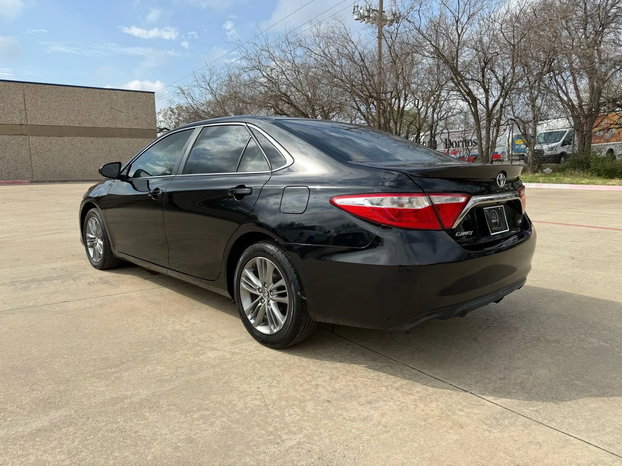 Used 2017 Toyota Camry SE image 4