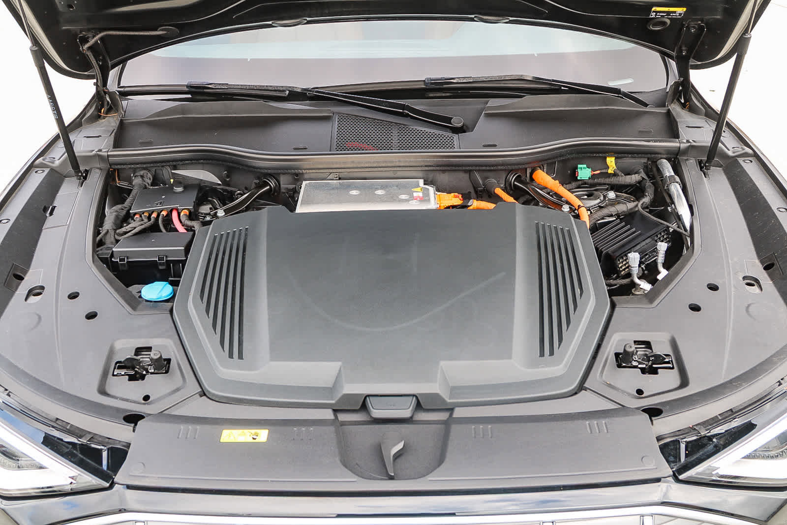 Used 2022 Audi e-tron Premium Plus w/ Premium Plus Package image 29