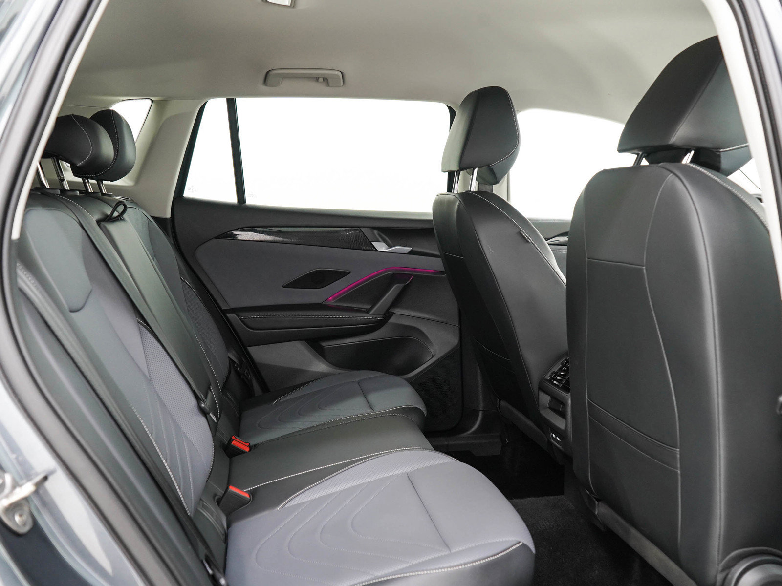 Used 2026 Volkswagen Tiguan SE AWD/4WD image 14