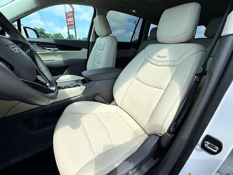 Used 2022 Cadillac XT6 Premium Luxury w/ Technology Package FWD image 24