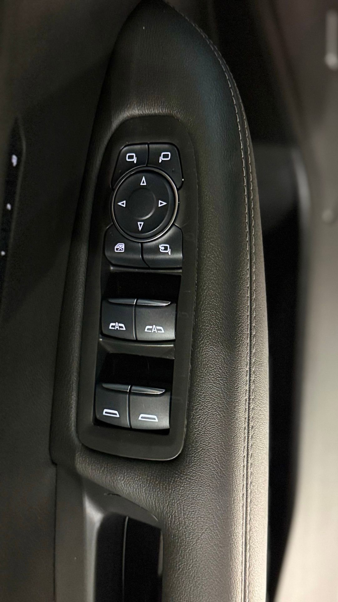 Used 2023 Cadillac XT6 Sport image 34