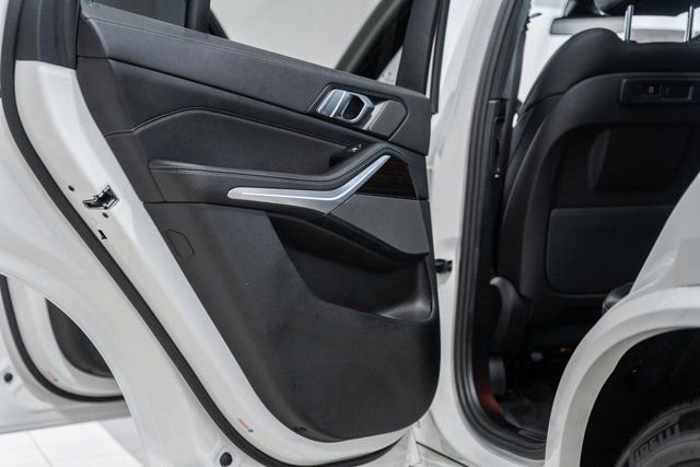 Used 2023 BMW X5 xDrive40i w/ M Sport Package image 40