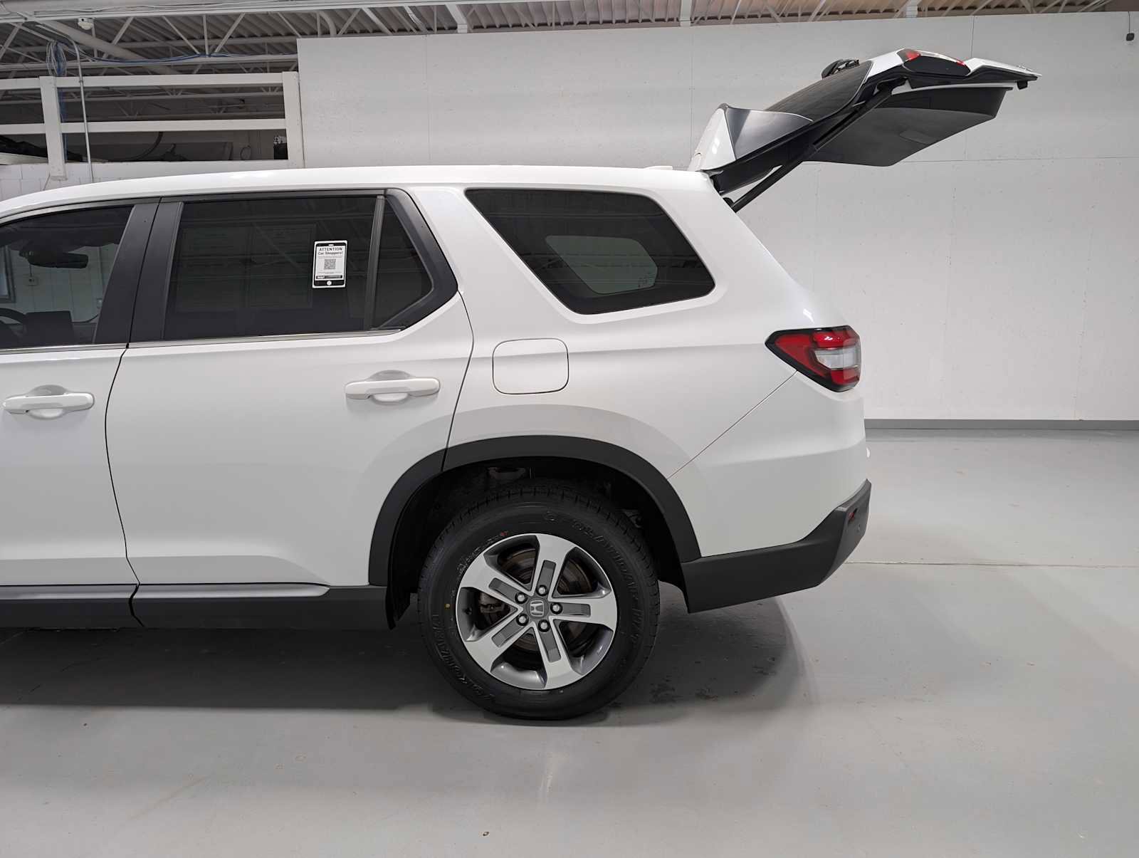 Used 2023 Honda Pilot EX-L image 11