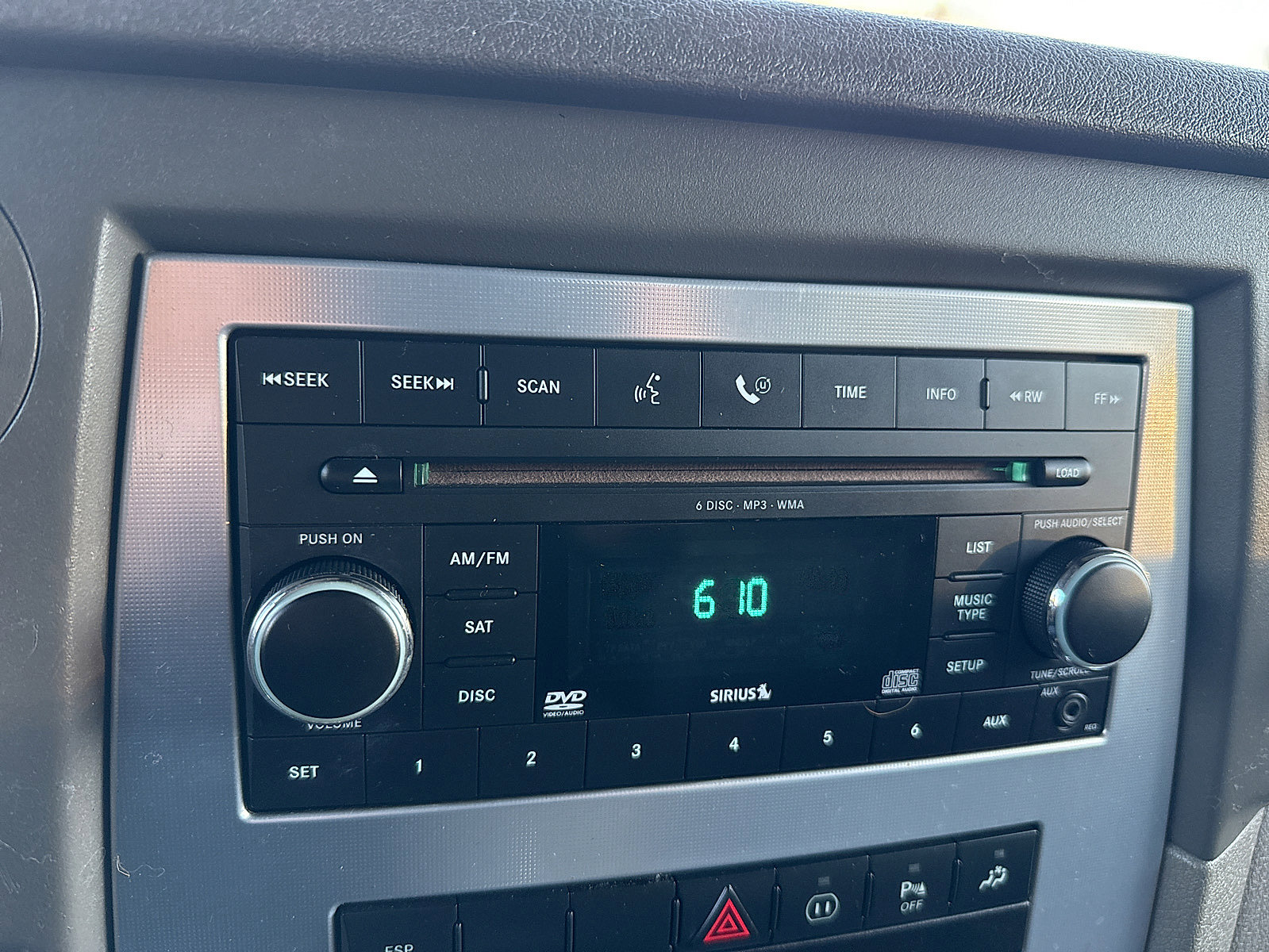 Used 2008 Jeep Commander Sport image 24