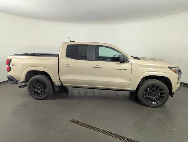 Used 2024 Chevrolet Colorado Z71 w/ LPO, Dark Essentials Package AWD/4WD image 8