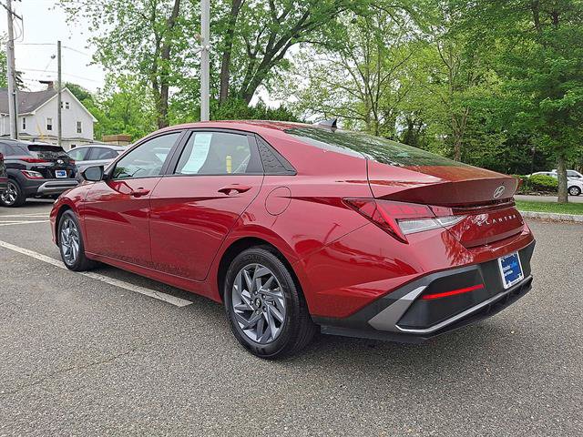 Certified 2024 Hyundai Elantra Blue FWD image 21