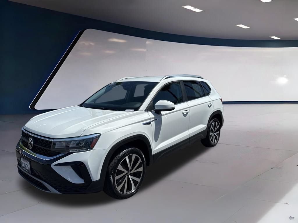 Certified 2022 Volkswagen Taos SE w/ Driver Assistance Package FWD image 5