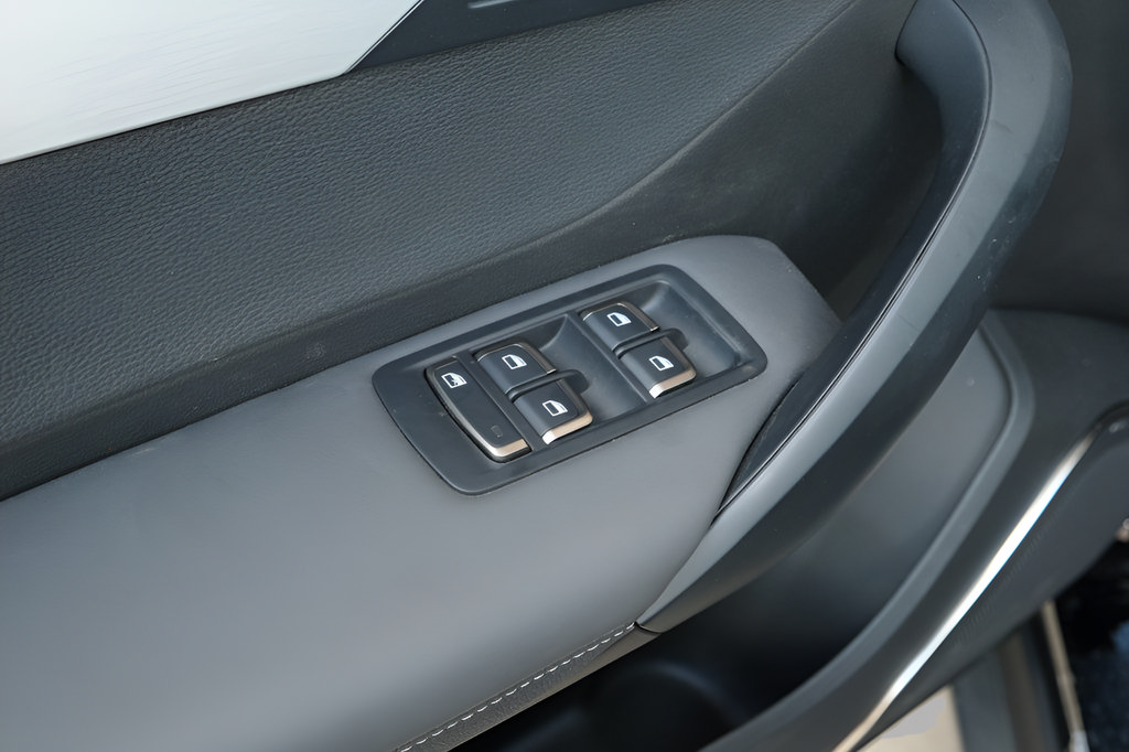 New 2025 VinFast VF 8 Plus AWD/4WD image 6