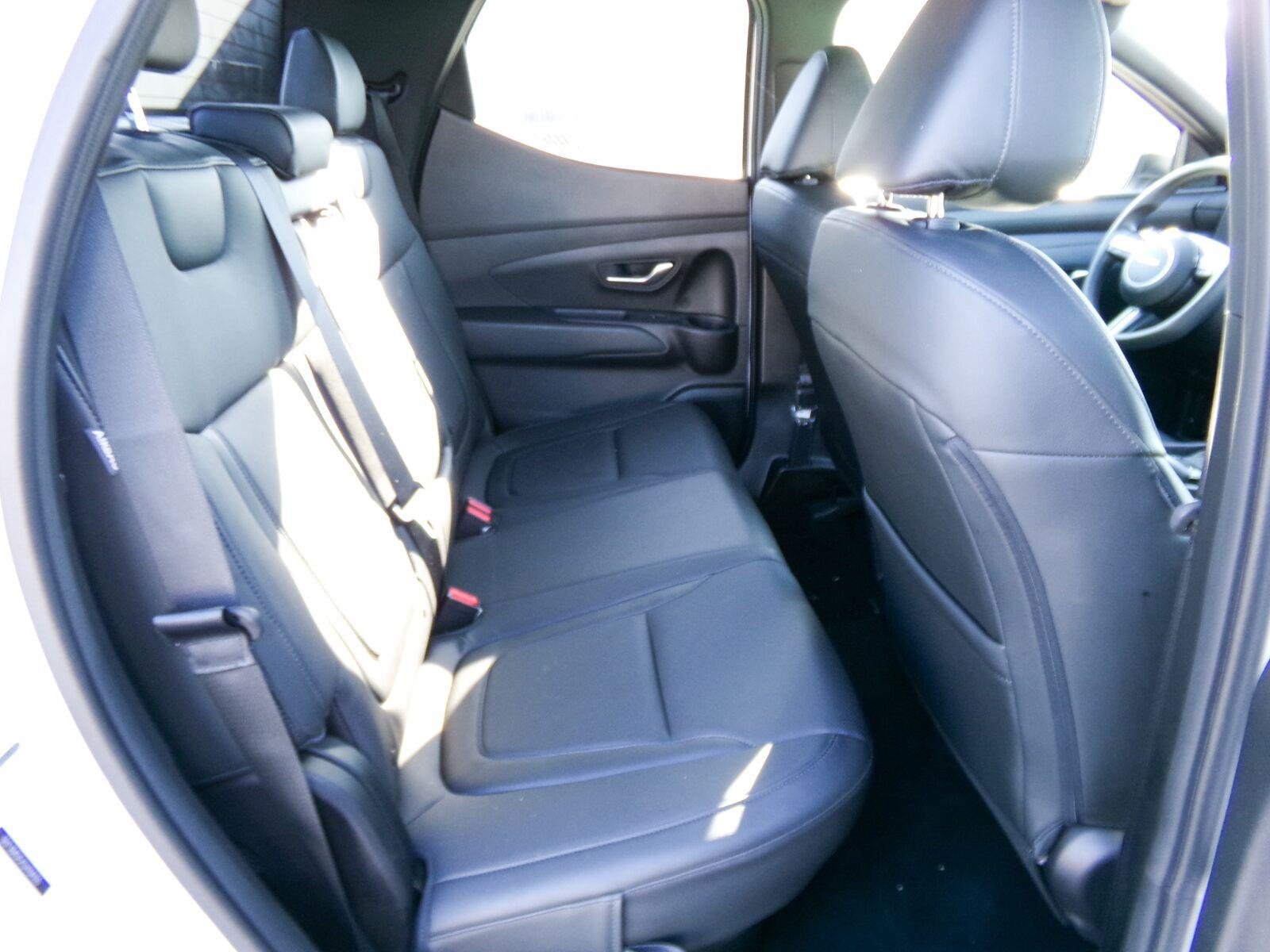 Used 2025 Hyundai Santa Cruz SEL FWD image 13