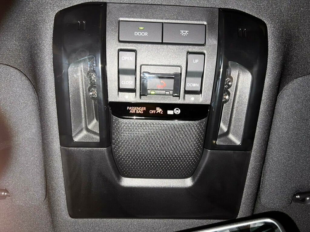 Used 2025 Lexus GX 550 PremiumPlus/TrafficAssist/Blac w/ Accessory Package (31) image 22