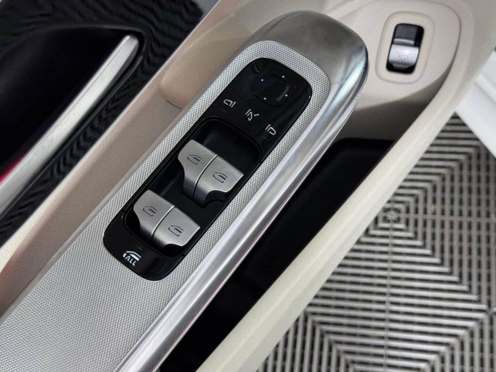 Used 2024 Mercedes-Benz CLE 300 4MATIC Cabriolet image 19