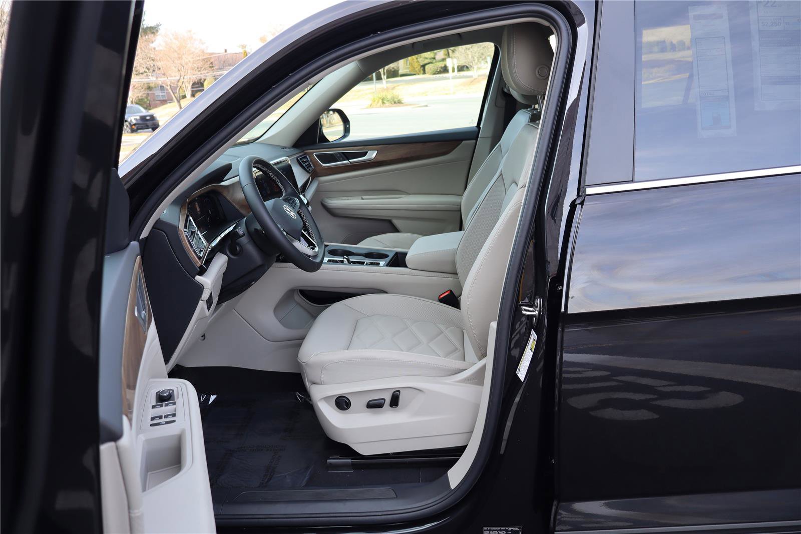 New 2026 Volkswagen Atlas SE image 14