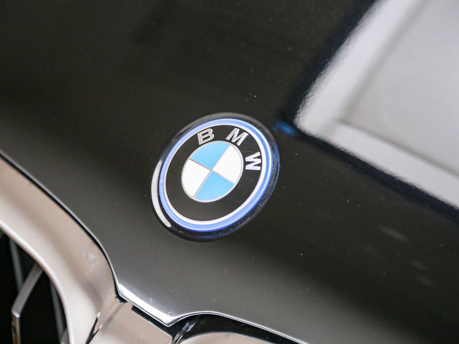 Used 2023 BMW 530e w/ Convenience Package RWD image 9