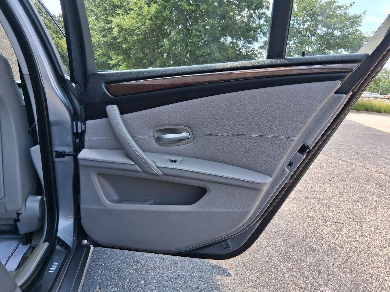 Used 2010 BMW 528i Sedan RWD image 18