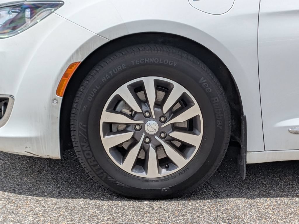 Used 2020 Chrysler Pacifica Limited w/ Advanced Safetytec Group FWD image 13