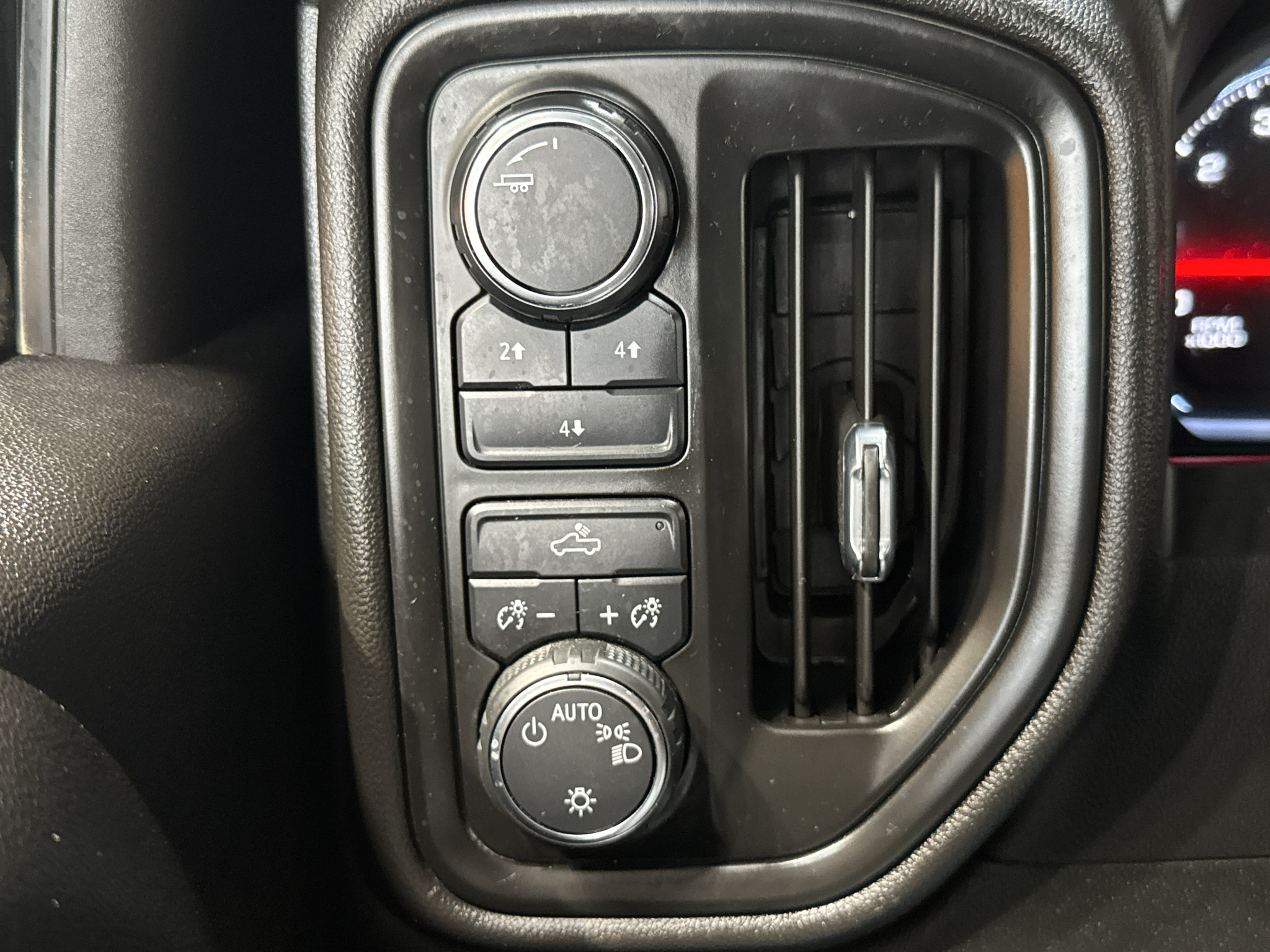 Used 2024 Chevrolet Silverado 2500 Custom w/ Custom Convenience Package AWD/4WD image 33
