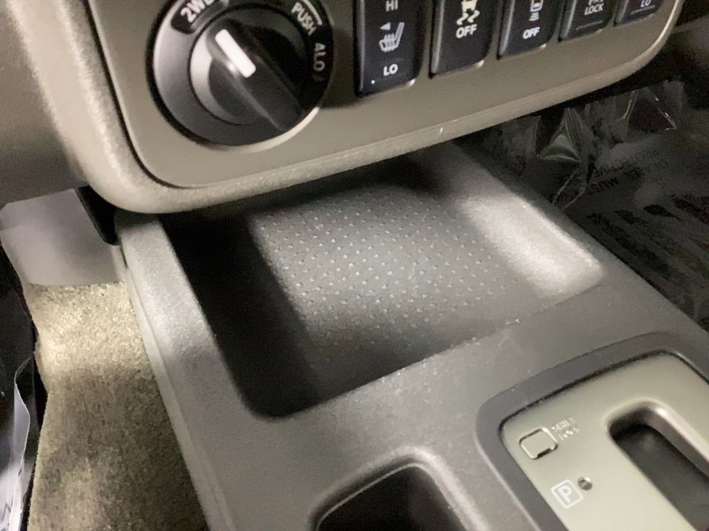 Used 2015 Nissan Frontier PRO-4X image 31