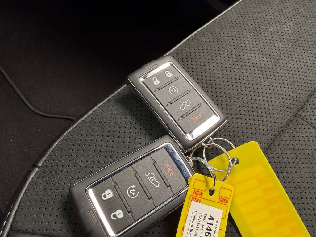 New 2025 Jeep Grand Cherokee L Laredo image 29