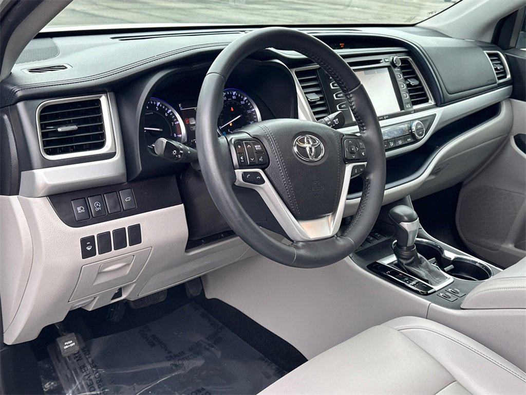 Used 2019 Toyota Highlander XLE image 23