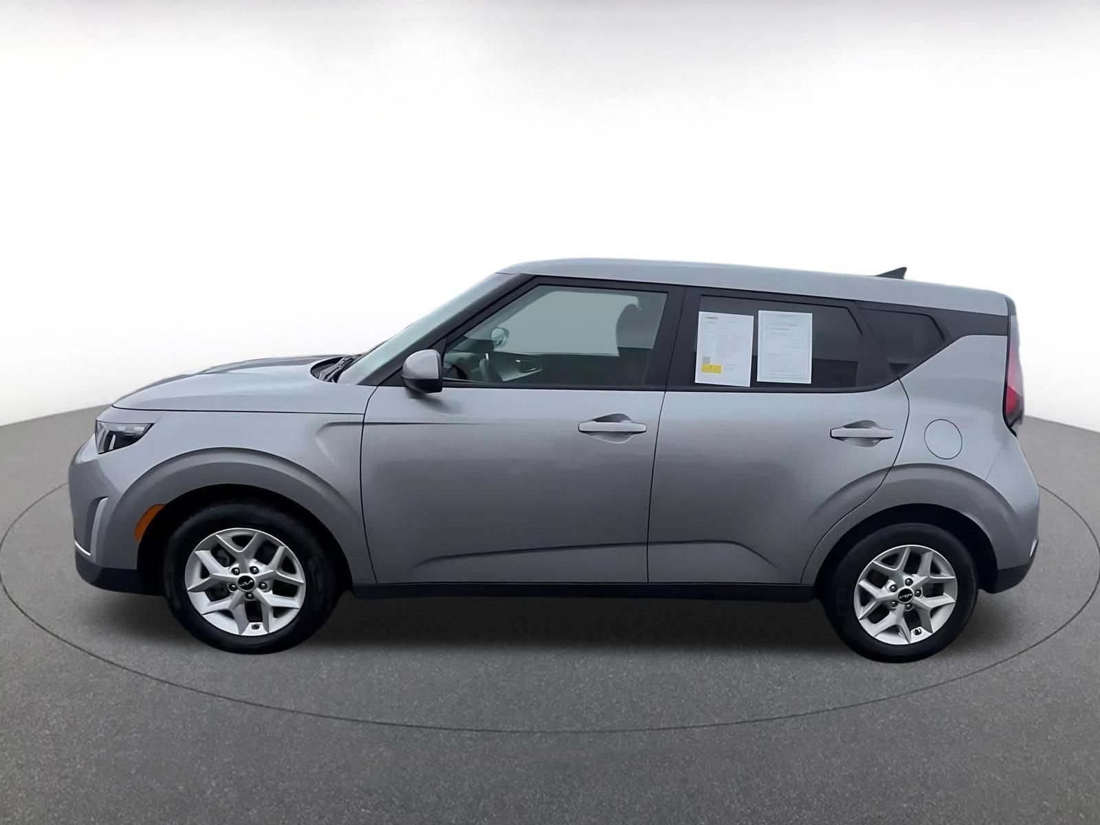 Used 2025 Kia Soul LX w/ LX Technology Package FWD image 8