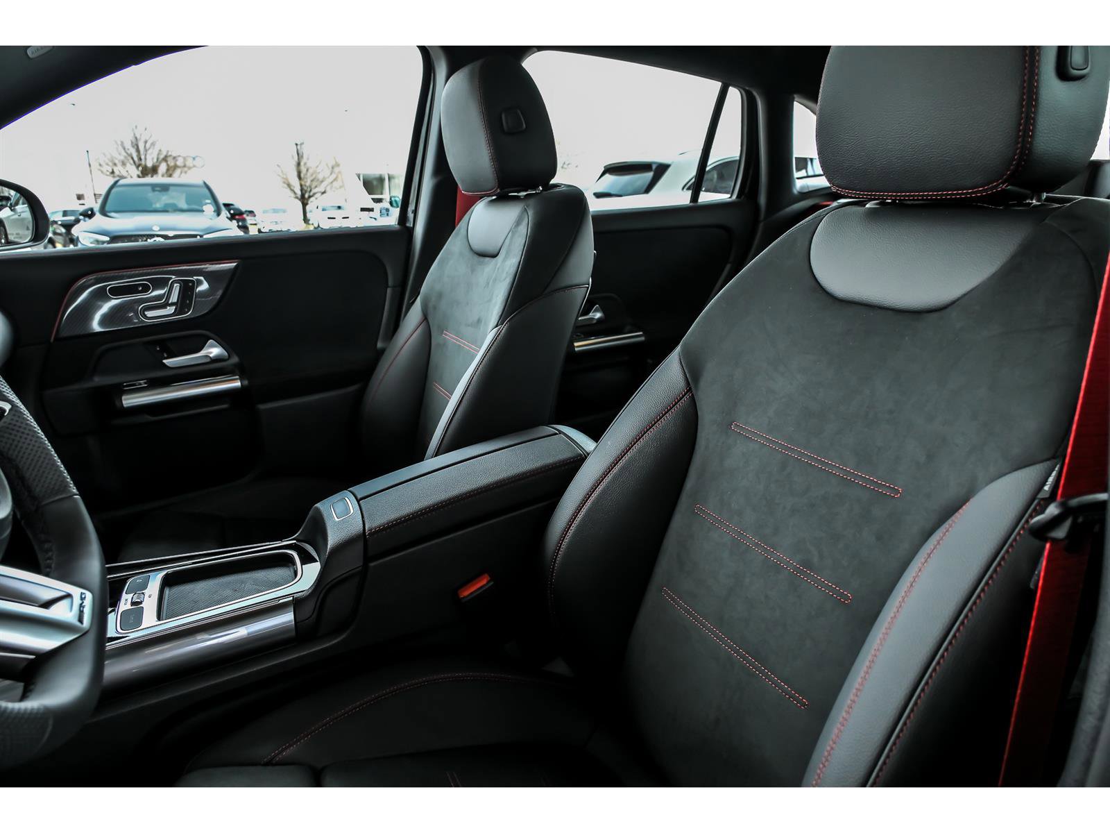 New 2026 Mercedes-Benz GLA 35 AMG 4MATIC image 7