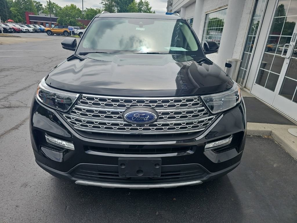 Used 2024 Ford Explorer Limited w/ Limited Technology Package RWD image 3