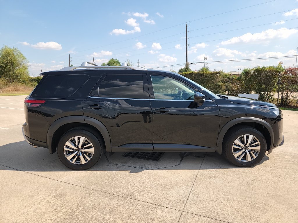 Used 2025 Nissan Pathfinder SL AWD/4WD image 4