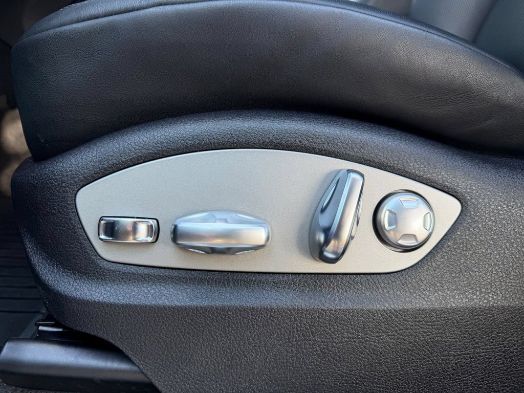 Certified 2025 Porsche Macan S AWD/4WD image 6