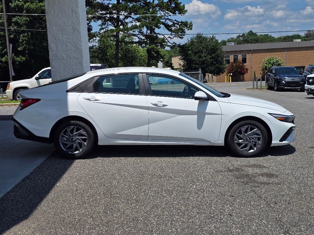 New 2025 Hyundai Elantra Blue image 20