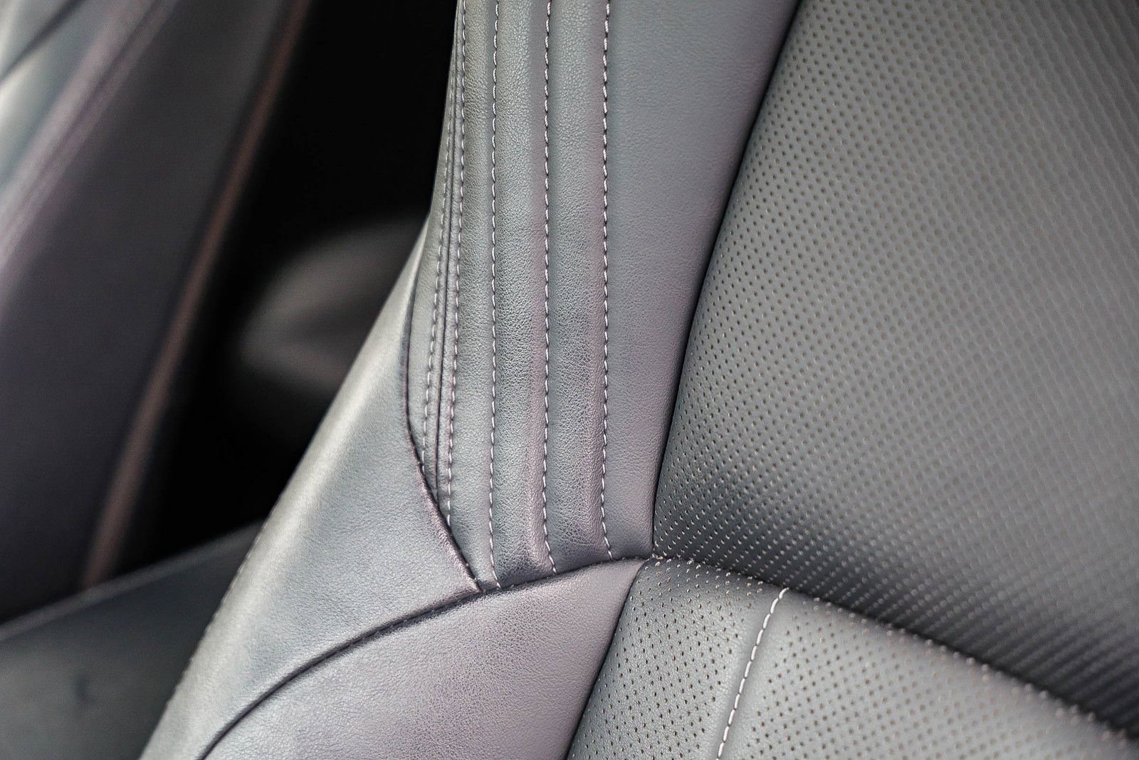 Used 2021 Toyota Venza Limited image 24