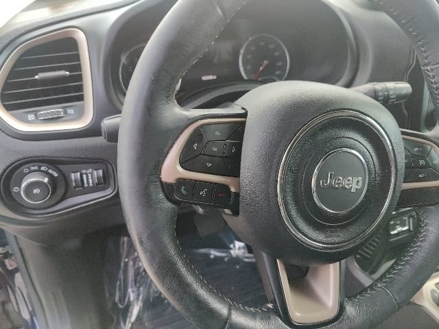 Used 2016 Jeep Renegade Limited FWD image 36