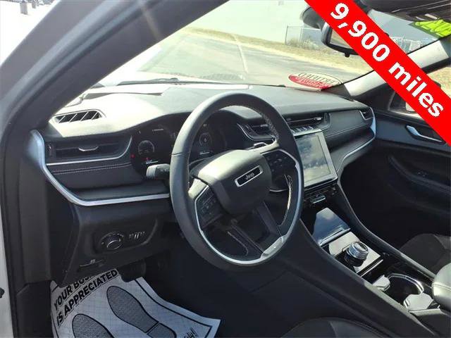 Certified 2023 Jeep Grand Cherokee Altitude image 11