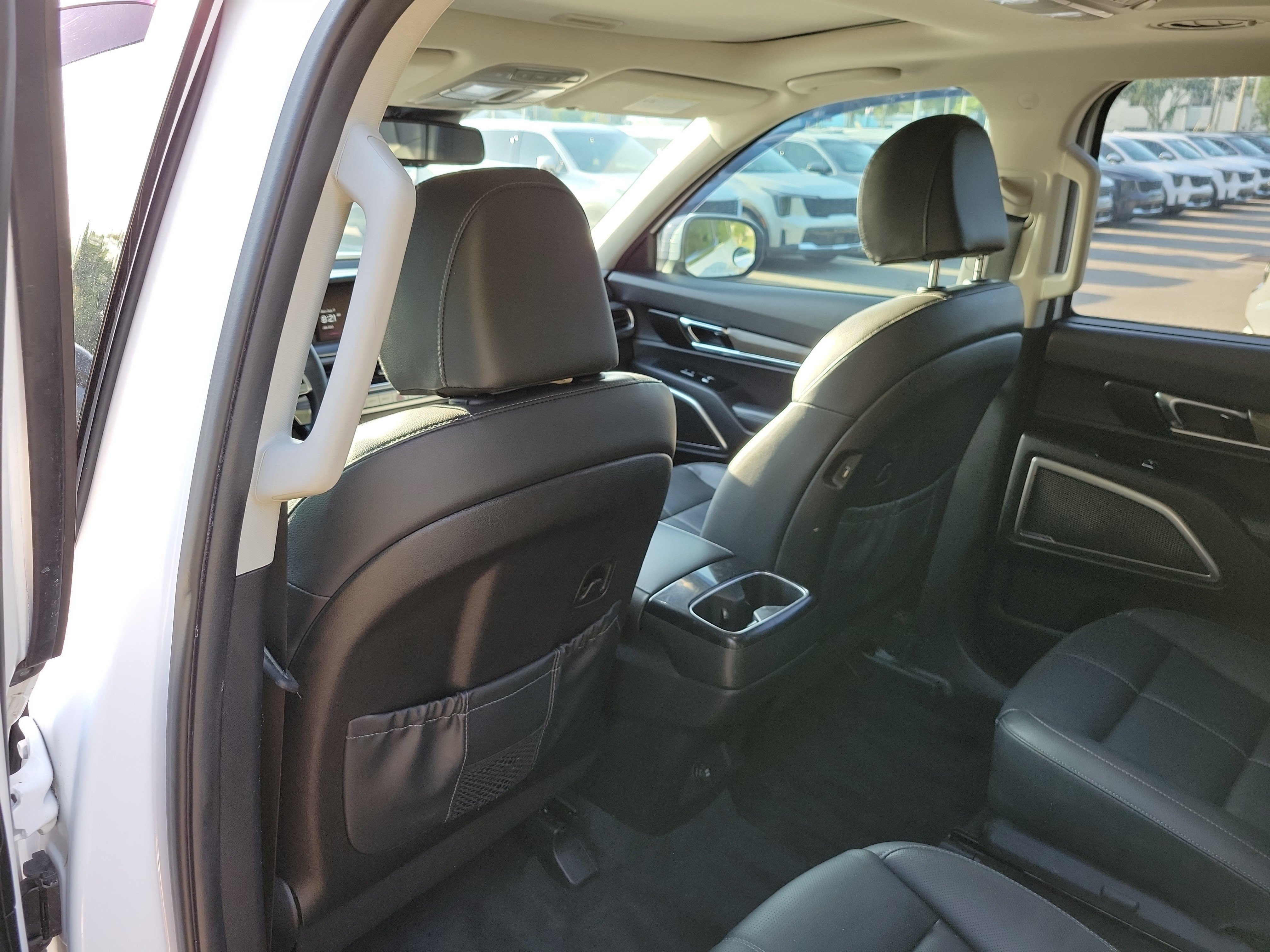 Certified 2022 Kia Telluride EX w/ EX Premium Package FWD image 16
