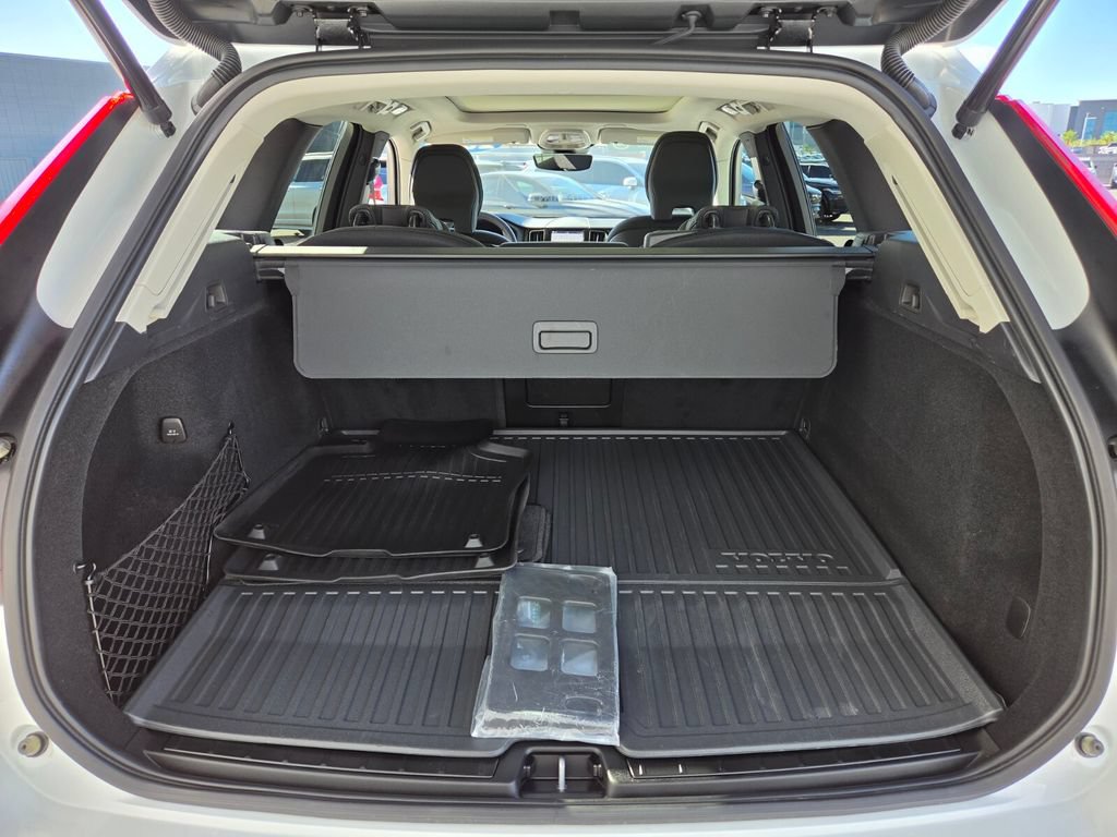 Certified 2024 Volvo XC60 T8 Core AWD/4WD image 20