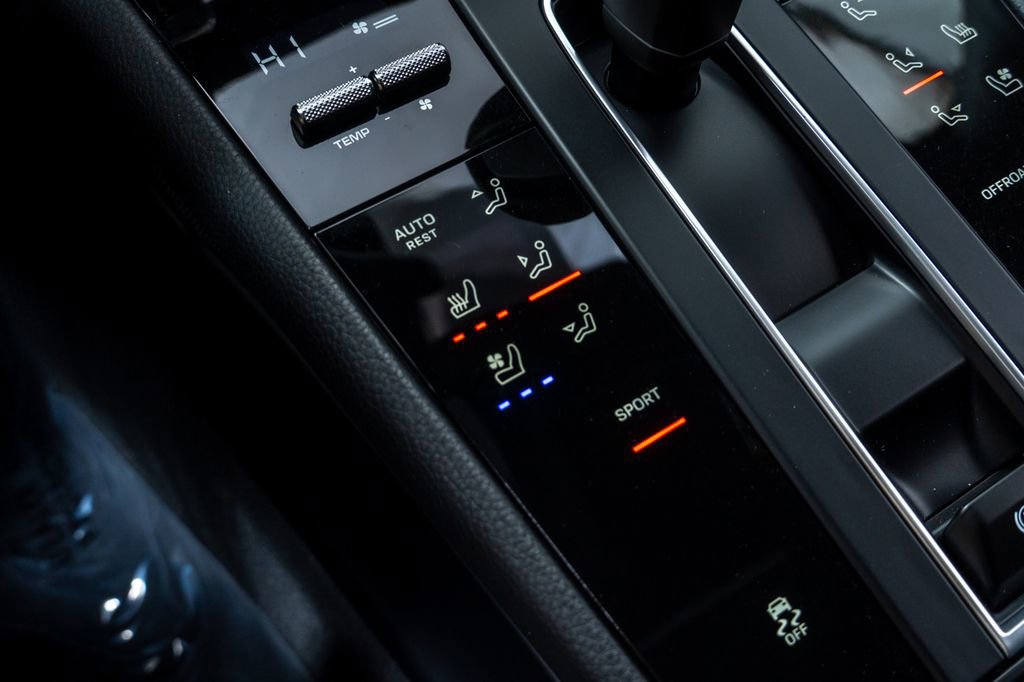 Certified 2026 Porsche Macan image 20