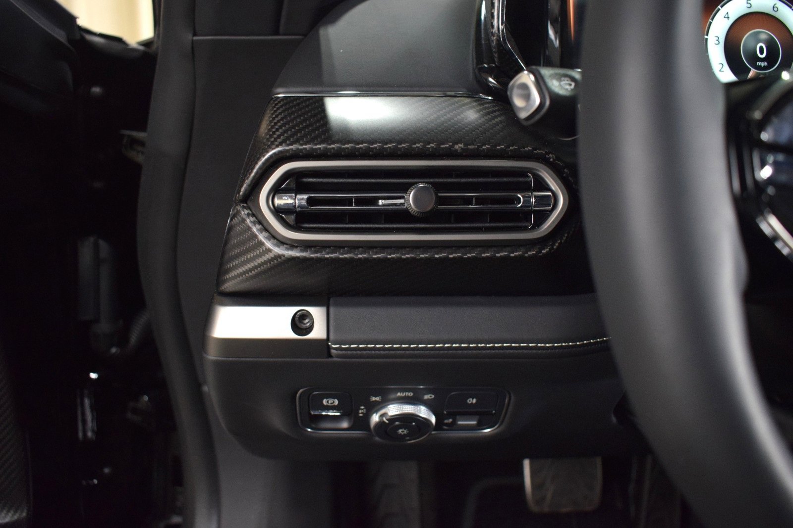 Used 2025 Aston Martin Vanquish image 26