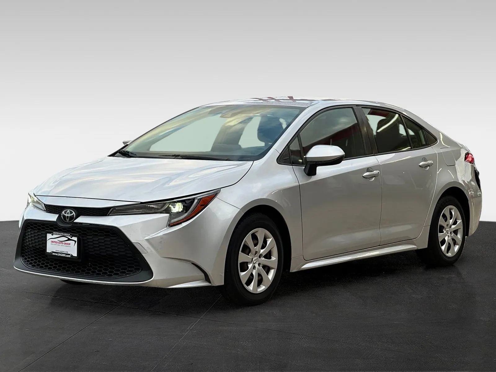Used 2020 Toyota Corolla LE FWD image 3